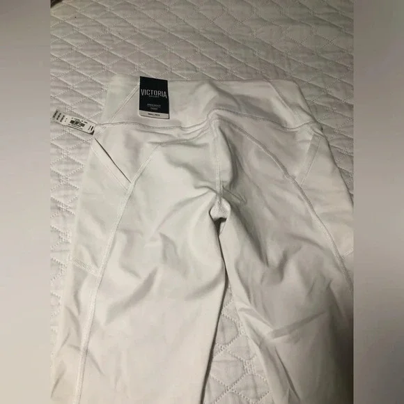 NWT Victoria’s Secret Sport White Mid-Rise Ankle Length Knockout Leggings - Picture 6 of 6